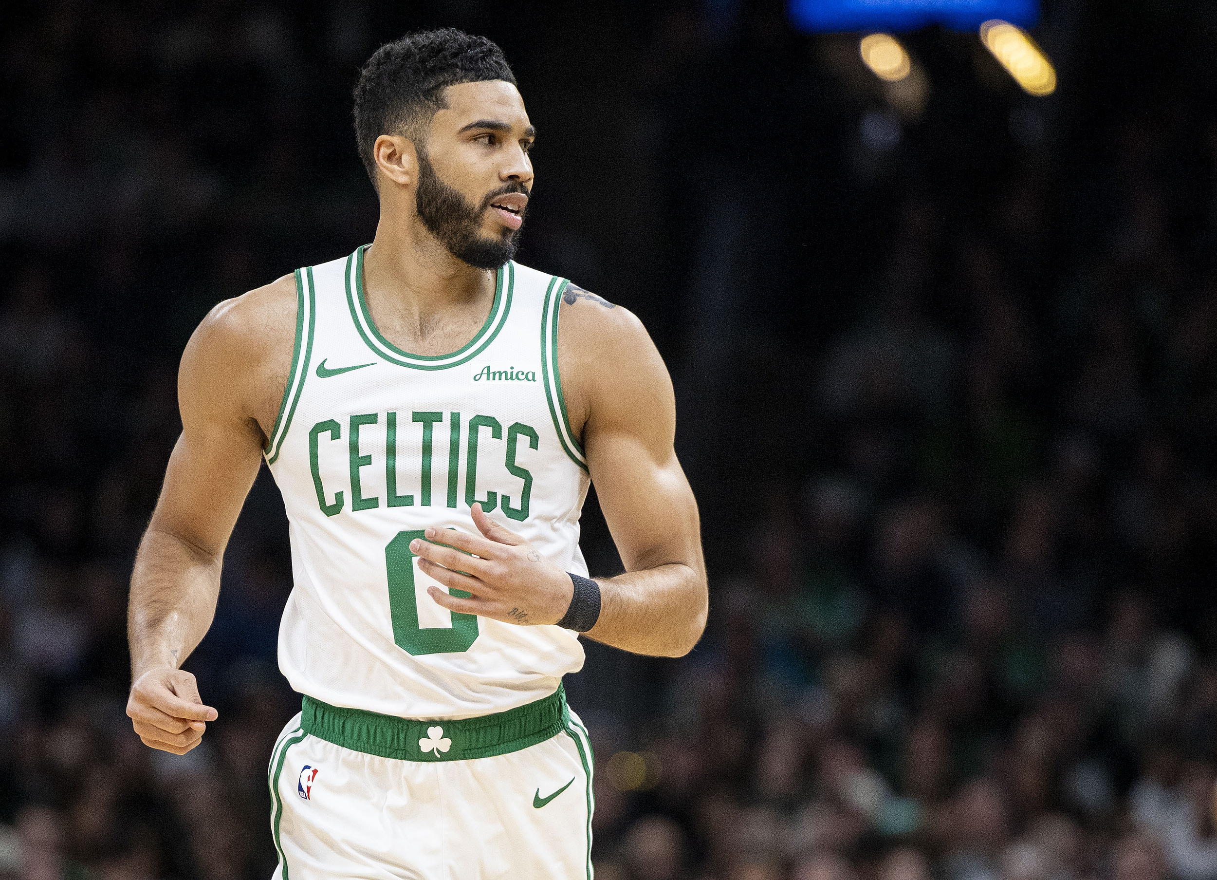 凯尔特人中锋因伤缺席比赛,球队如何应对备战 凯尔特人中锋因伤缺席比赛,球队如何应对备战