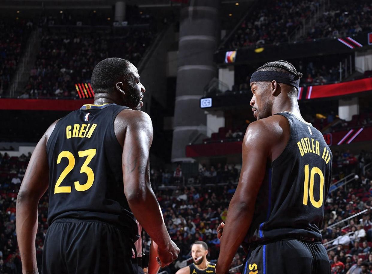 勇士队主场大胜老鹰队，继续保持领先