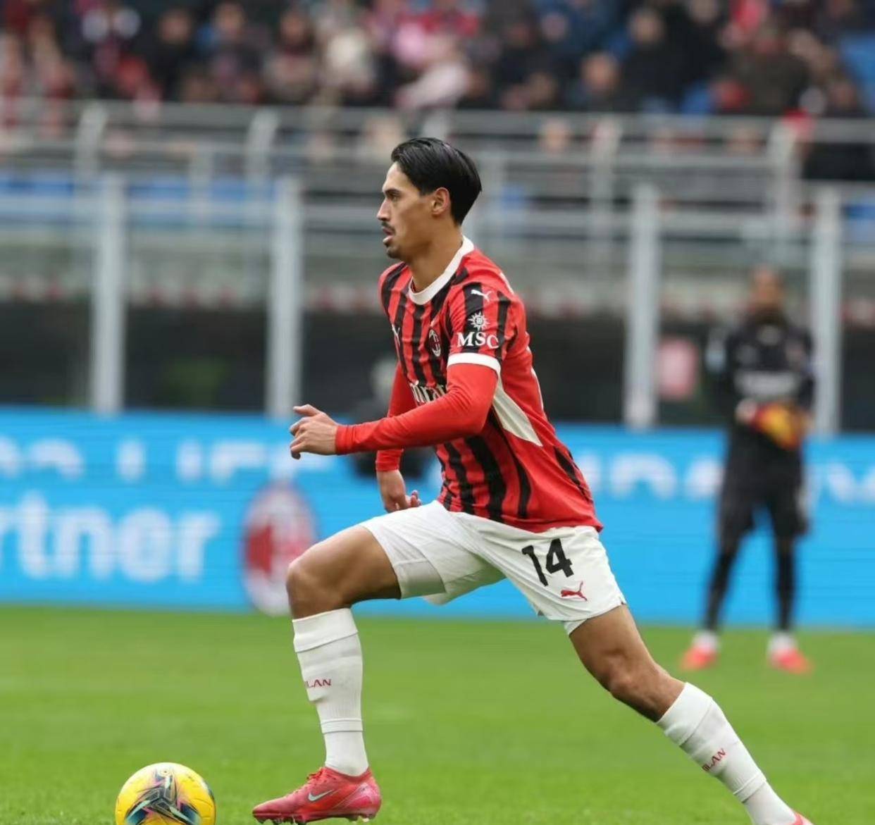 AC米兰队在最新比赛中表现强劲，击败对手