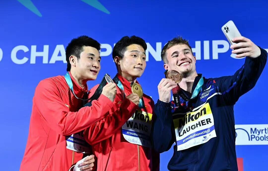 刚戴桂冠立马冲刺接下挑战任务,球队体力练习雄厚的简单介绍 刚戴桂冠立马冲刺接下挑战任务,球队体力练习雄厚的简单介绍