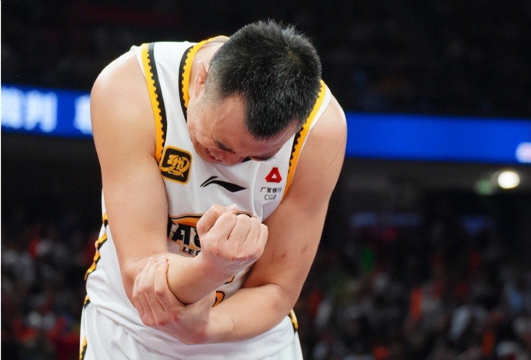 开云体育在线-球队备战关键战役，冲刺冠军