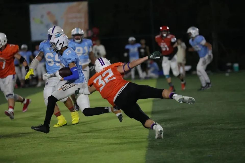 包含东亚队火力全开，轻松战胜对手的词条