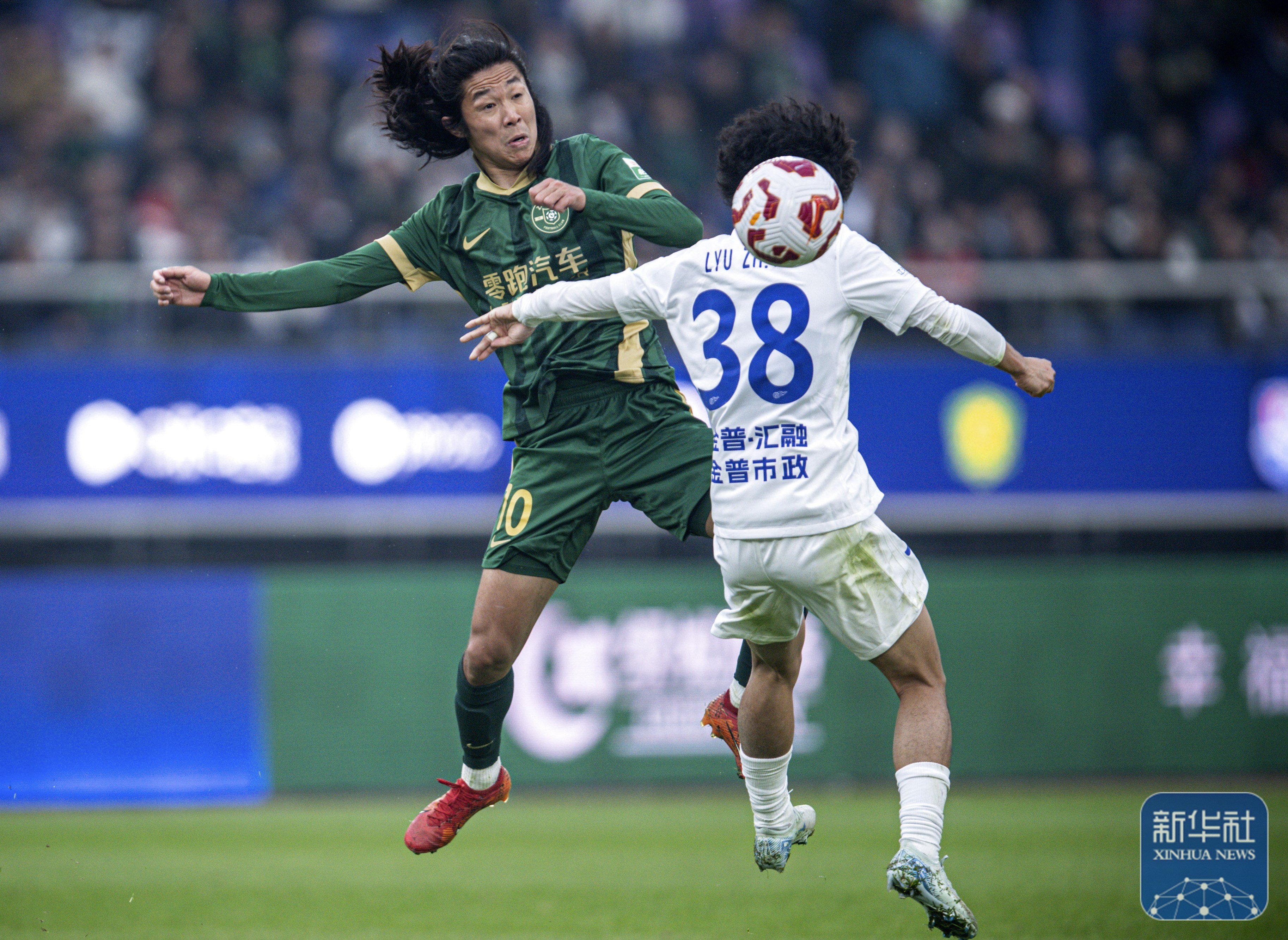 开云APP-关于绿队在足球比赛中展现出色发挥，取得胜利的信息