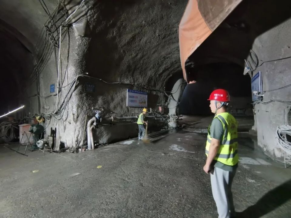 湖南队全力冲刺,坚守晋级位置 湖南队全力冲刺,坚守晋级位置