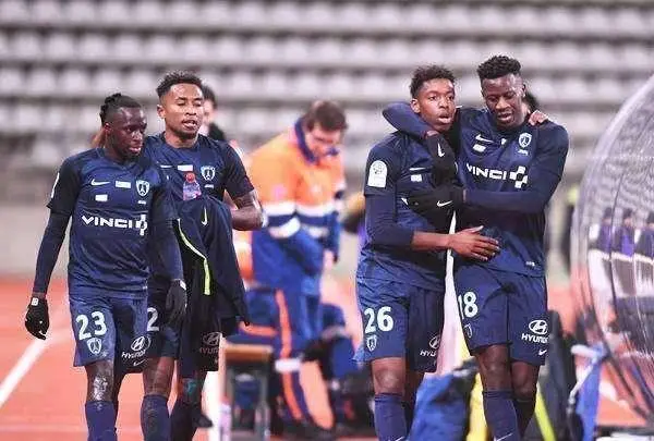 开云体育入口-里昂队在比赛中展现出团队力量