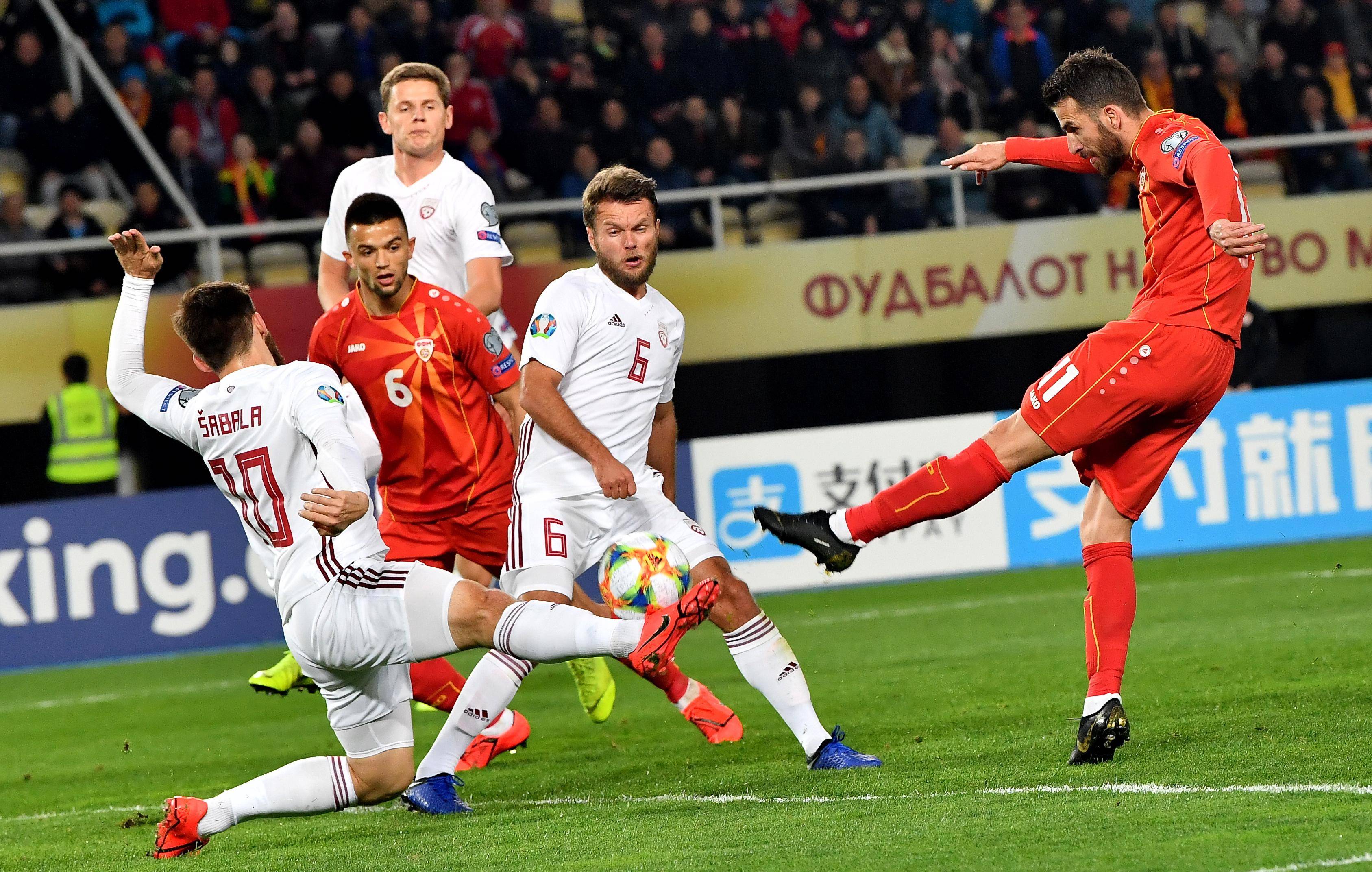 荷兰大将伤愈复出,备战拉脱维亚 荷兰大将伤愈复出,备战拉脱维亚