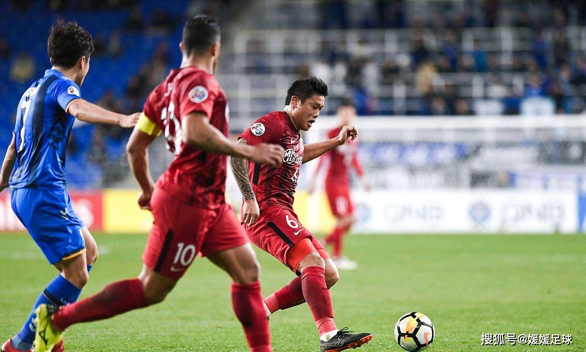 足球顶级联赛战局紧张，球队备战未来比赛