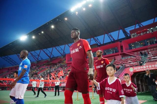 河北华夏幸福全力争胜，夺得三分的简单介绍