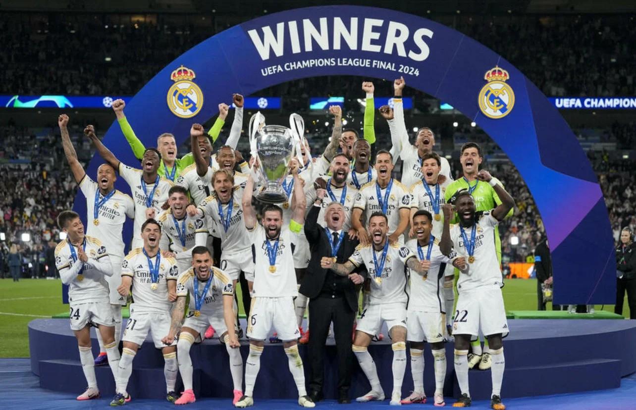 关于阿贾克斯绝杀，皇马欧冠梦碎的信息