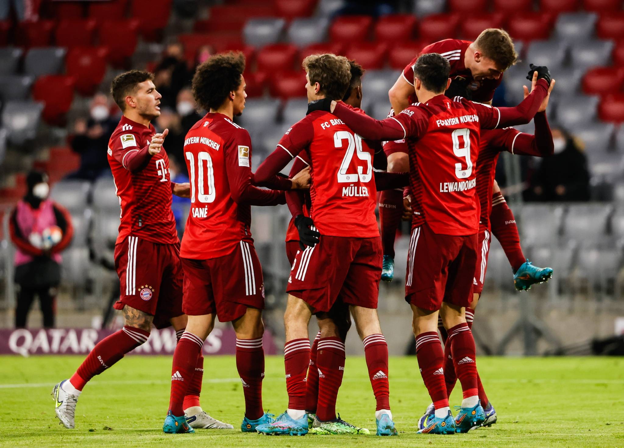 开云体育登录-拜仁慕尼黑豪取8连胜，稳坐德甲榜首位置的简单介绍