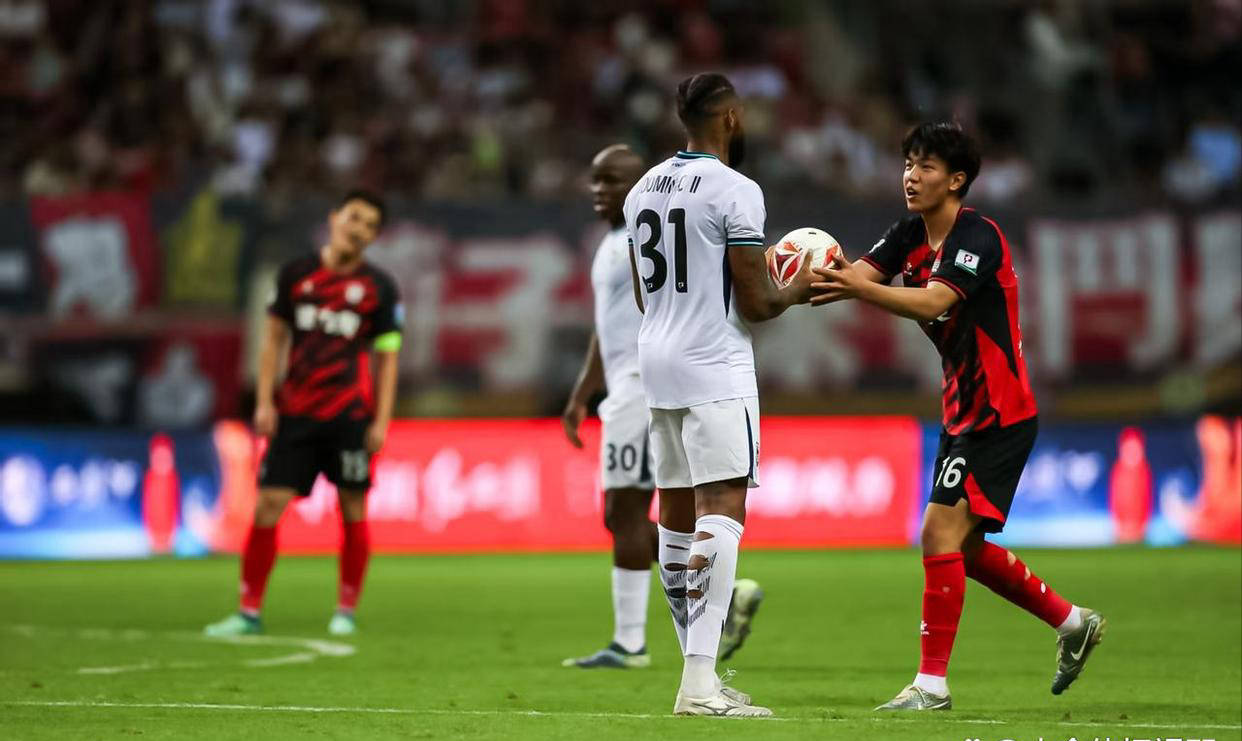 -包含虽处劣势，球队士气高昂，誓为胜利拼尽全力的词条