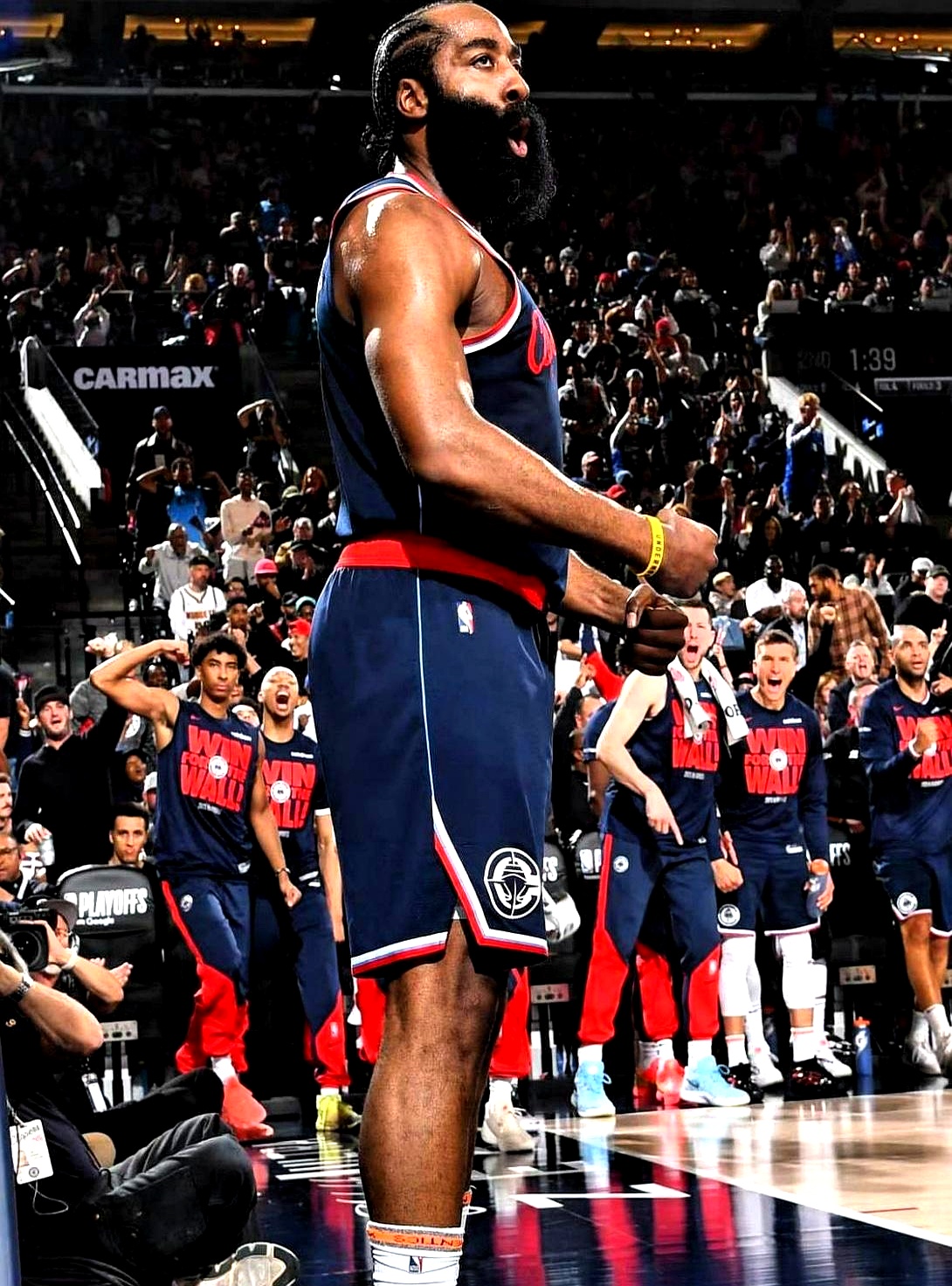 76人横扫快船,布克爆发神勇 76人横扫快船,布克爆发神勇