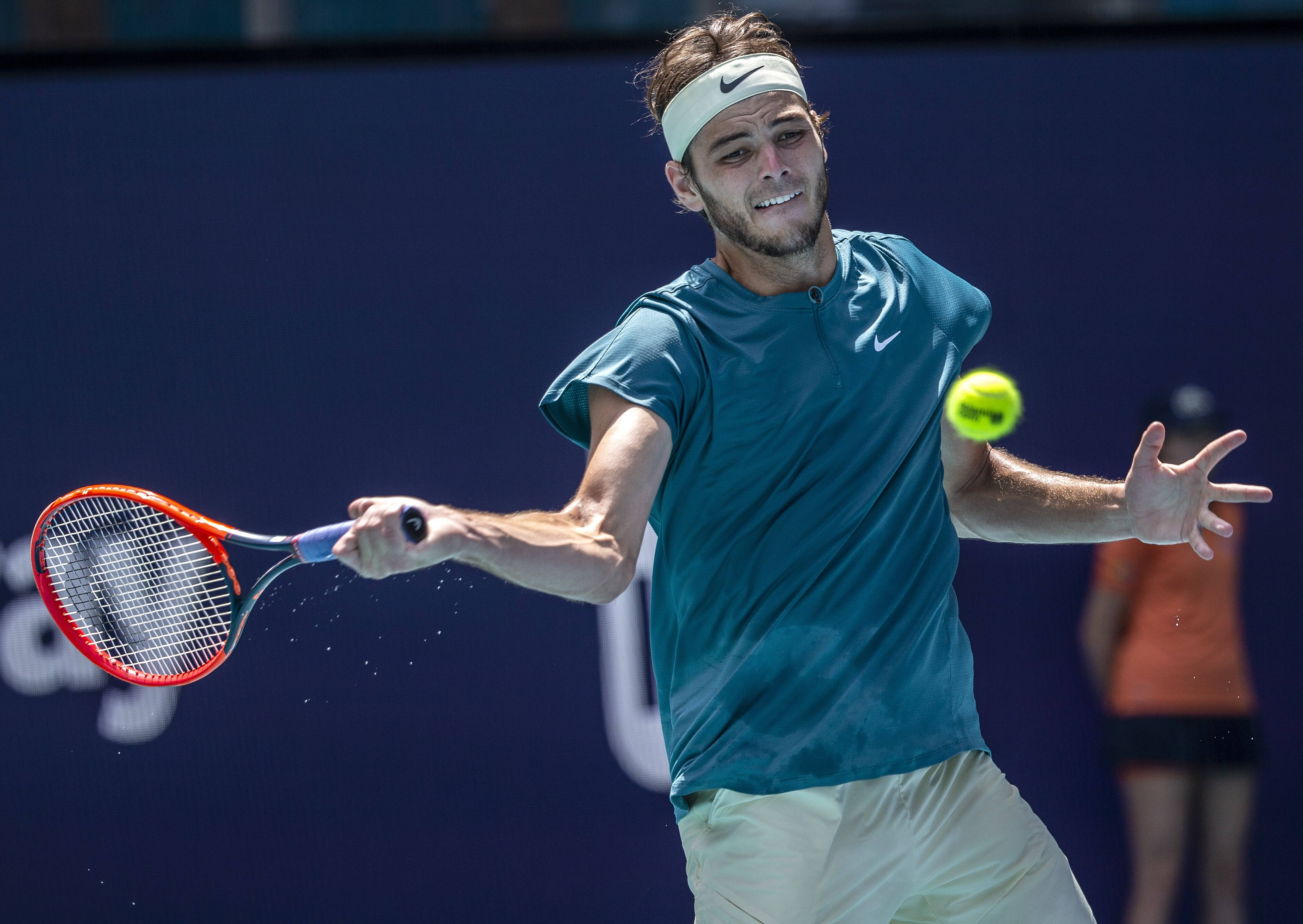 开云体育官网-世界网球队爆冷美国网球队，德约科维奇爆发神勇的简单介绍