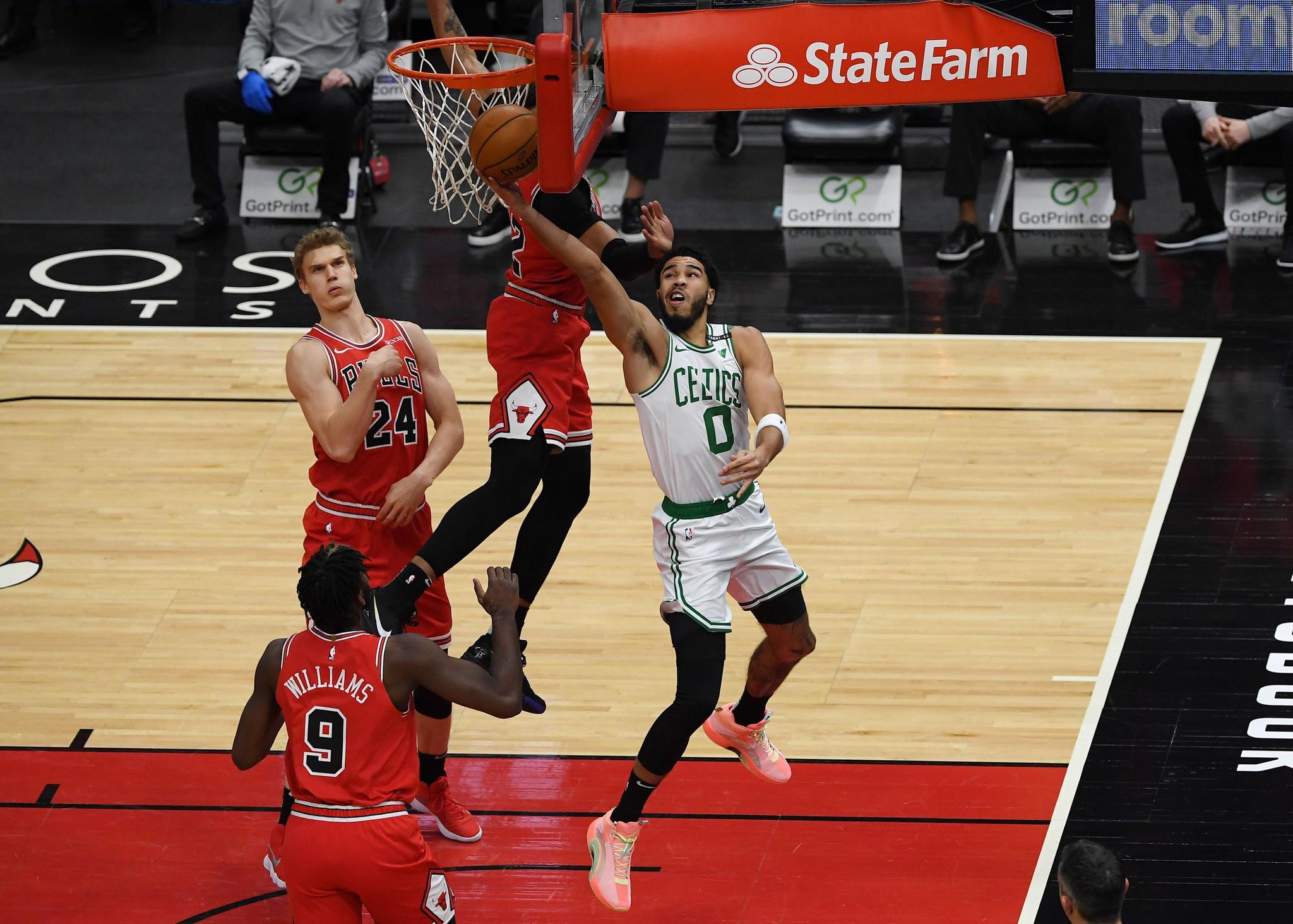 开云体育登录-凯尔特人轻取公牛，范弗利特关键制胜