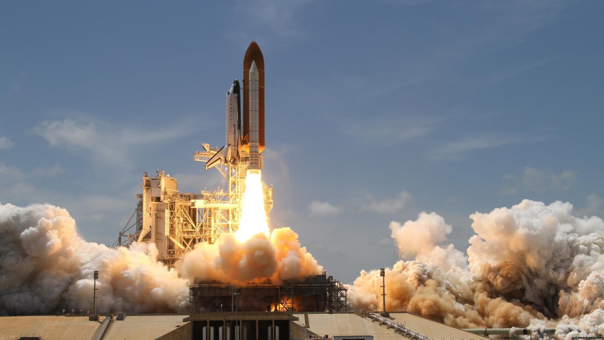 铜墙铁壁锁爵士，霍勒迪烈焰燃赛场