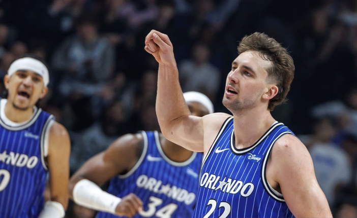 鹈鹕正面击溃独行侠，班凯罗在2026世界杯接管比赛