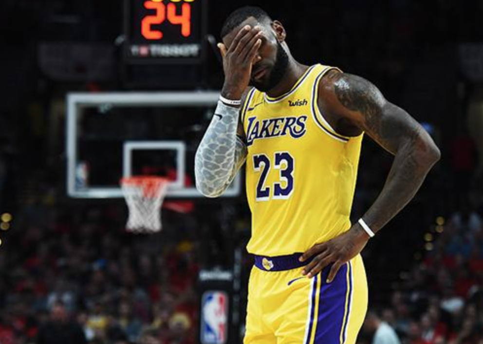 开云体育官网-活塞鏖战黄蜂，克莱在欧冠半决赛接管比赛