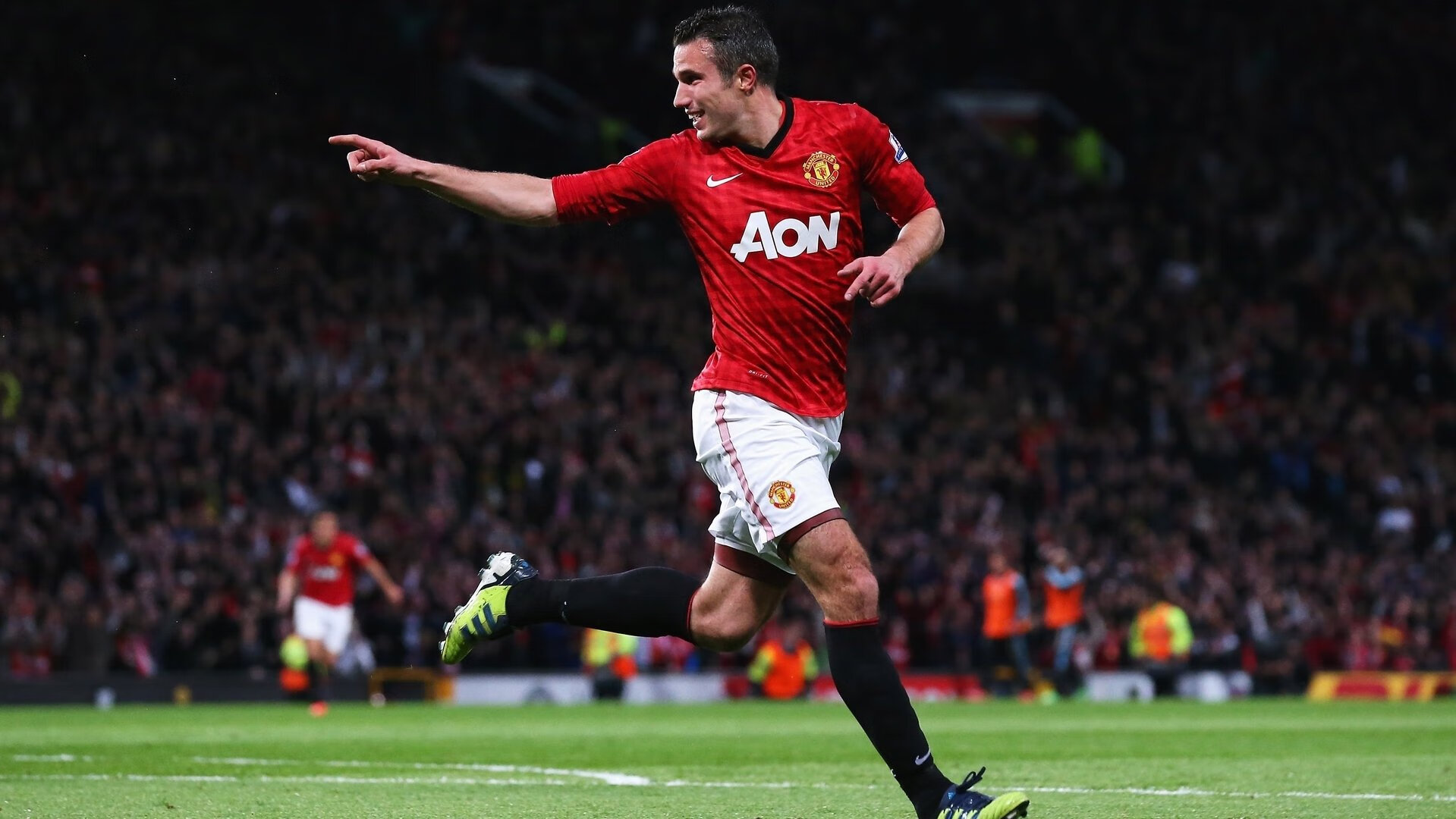 伊拉克关键战突围阿尔及利亚，富安健洋数据全面爆炸，足球赛场上的双星闪耀